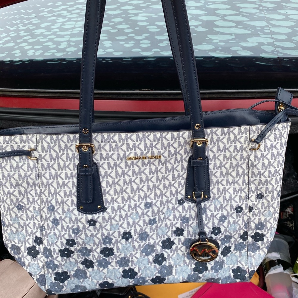 Micheal kors tote